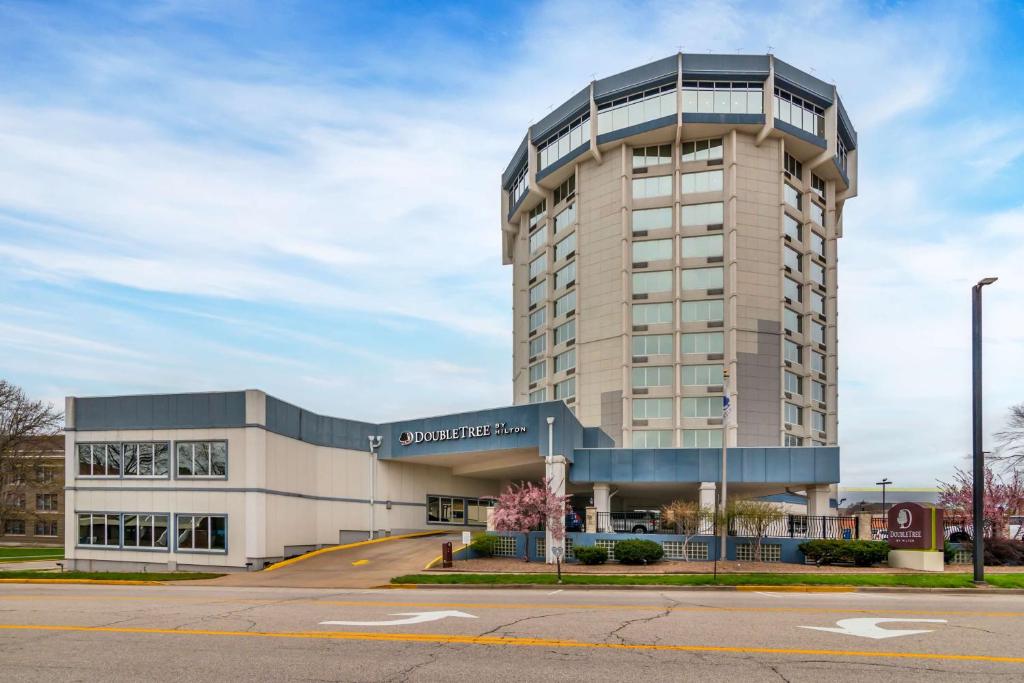 a rendering of a building at a hospital at DoubleTree by Hilton Jefferson City in Jefferson City