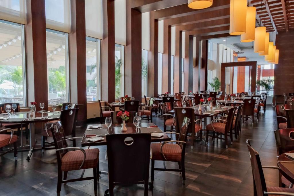 Restaurace v ubytování Hilton Colon Guayaquil Hotel
