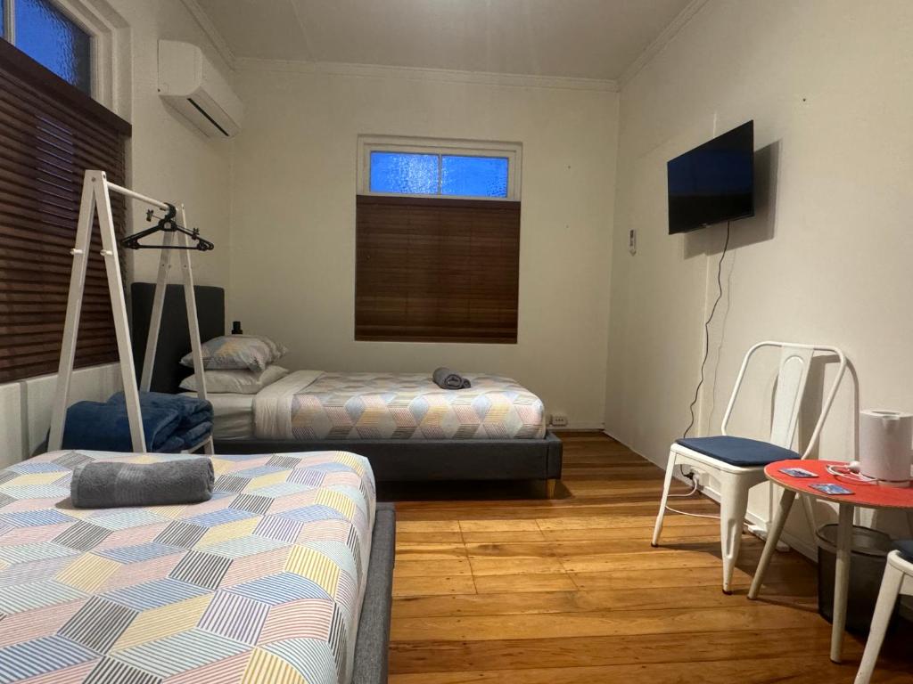 
Standard Twin Room with Shared Bathroom
