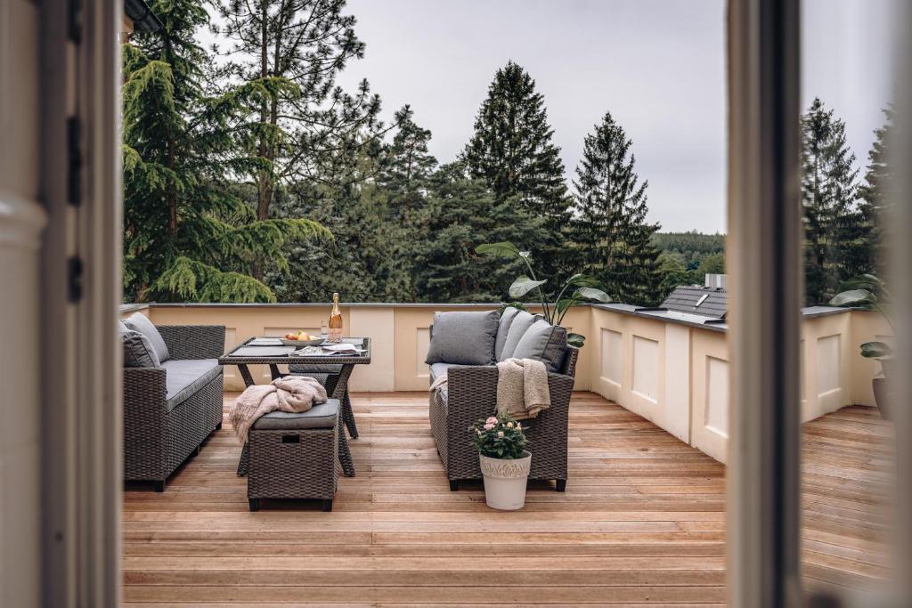 Balkón nebo terasa v ubytování Vila Zlatý Slavík - Luxurious Villa with Spa