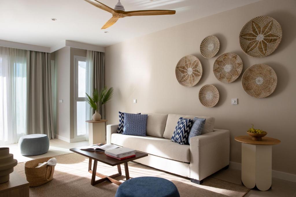 Гостиная зона в METT Hotel & Beach Resort Marbella Estepona