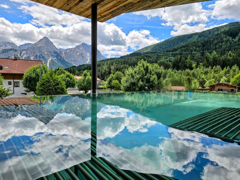 Nespecifikovaný výhled na hory nebo výhled na hory při pohledu z hotelu