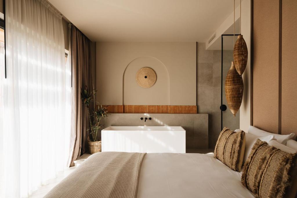 Postel nebo postele na pokoji v ubytování Noctis Hotel