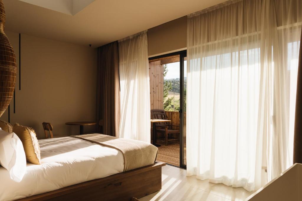 Postel nebo postele na pokoji v ubytování Noctis Hotel