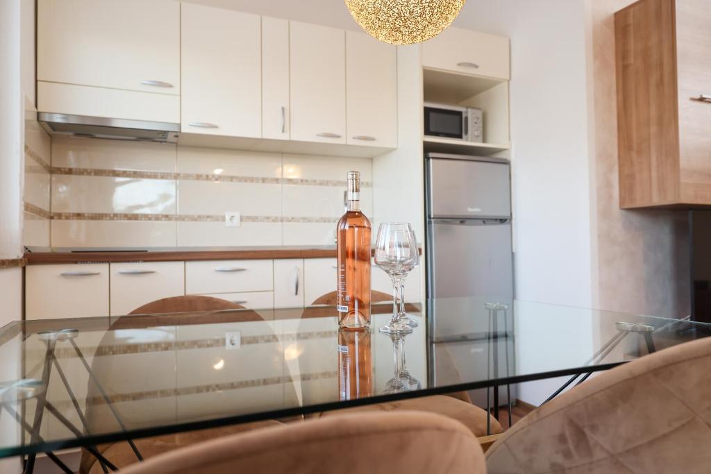 Kuchyň nebo kuchyňský kout v ubytování Apartments Anita