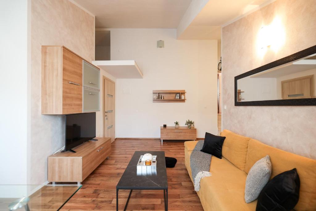 TV a/nebo společenská místnost v ubytování Apartments Anita