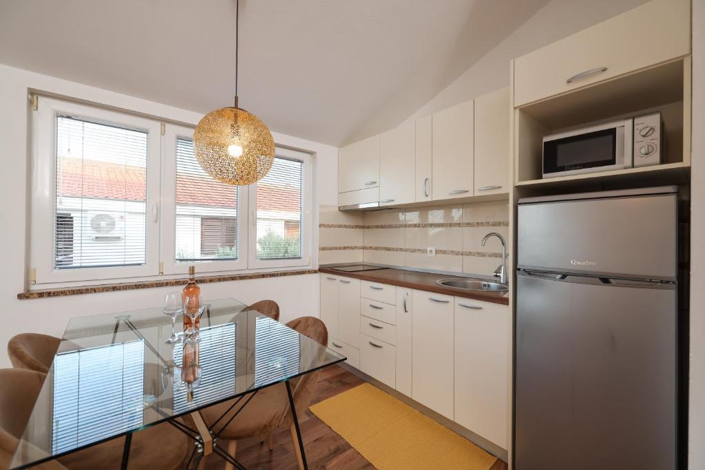 Kuchyň nebo kuchyňský kout v ubytování Apartments Anita