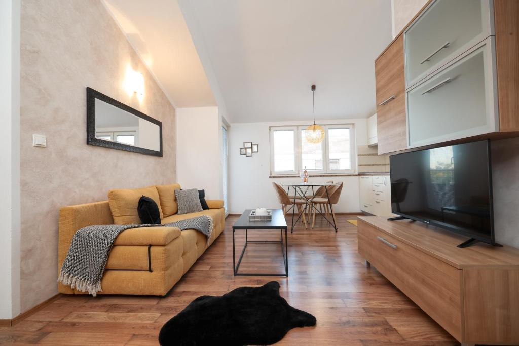 TV a/nebo společenská místnost v ubytování Apartments Anita