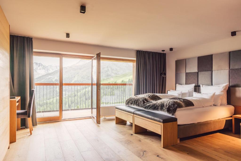Postel nebo postele na pokoji v ubytování Hotel Schöne Aussicht