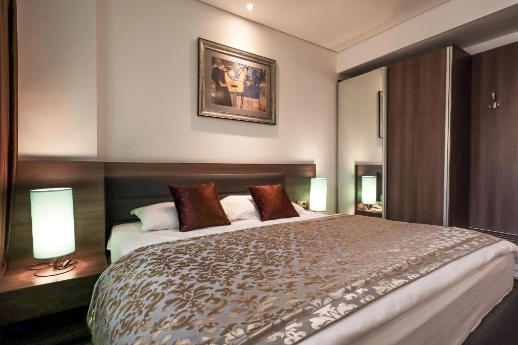 Postel nebo postele na pokoji v ubytování Hotel Nartel