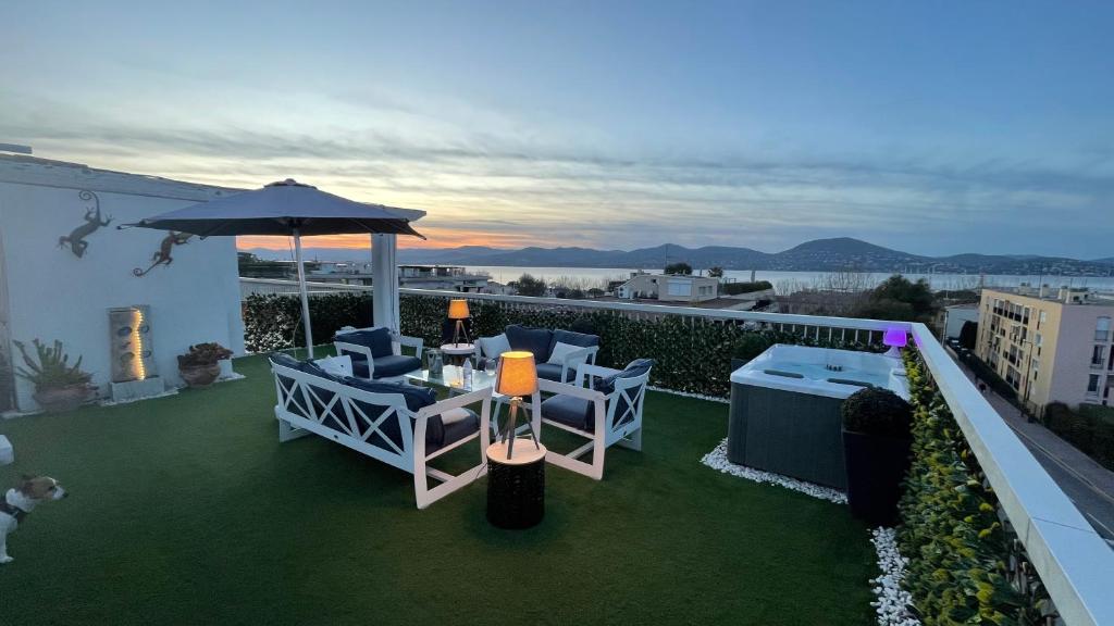 Photo de la galerie de l'établissement Saint Tropez Sea View Penthouse, à Saint-Tropez