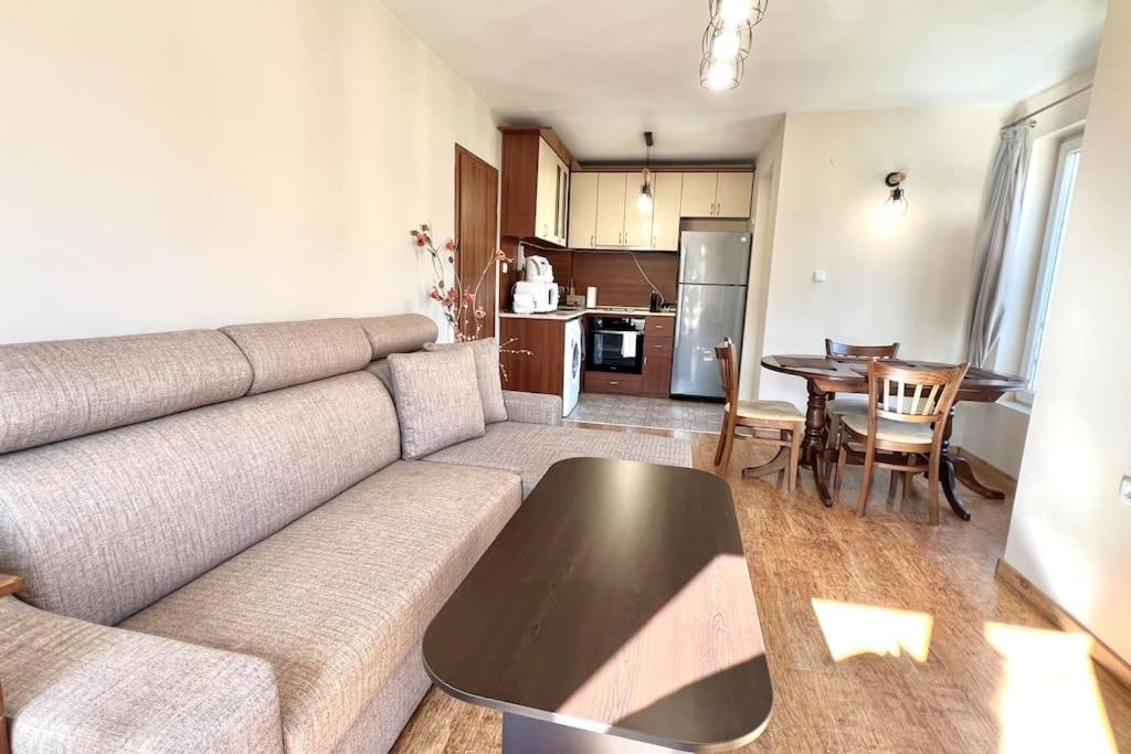 Kuchyň nebo kuchyňský kout v ubytování Bojurland Apartment, Bansko