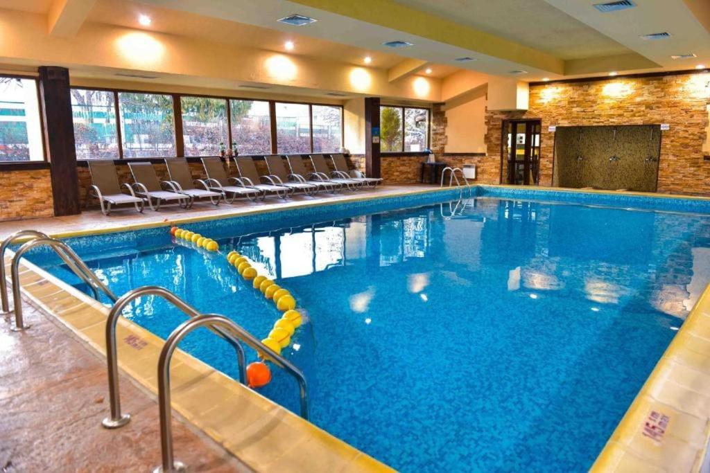Bazén v ubytování Bojurland Apartment, Bansko nebo v jeho okolí