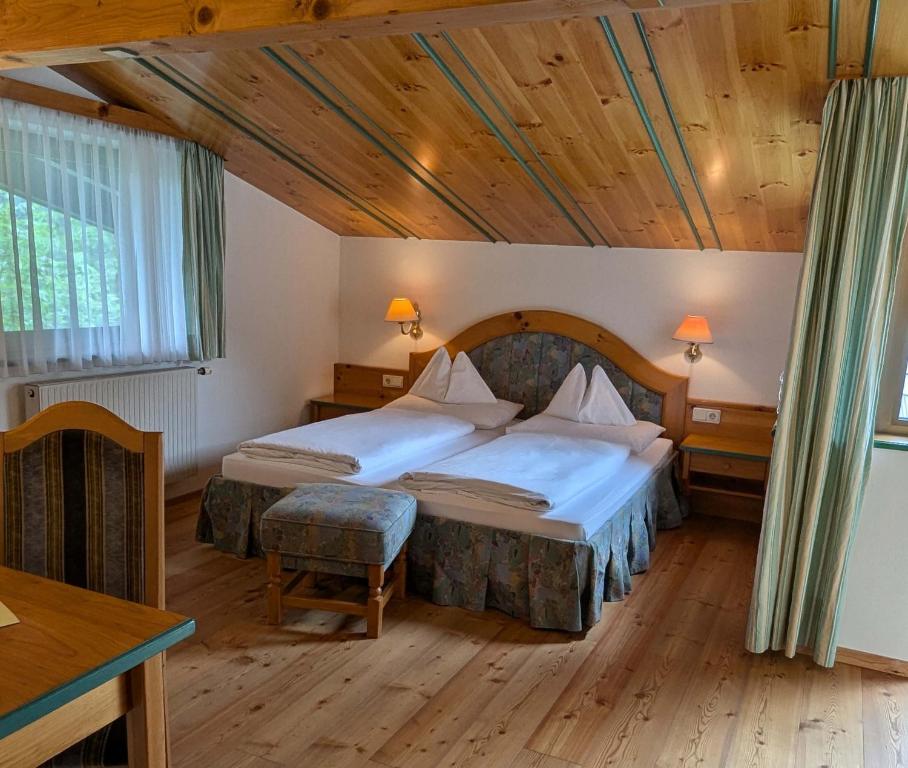 Postel nebo postele na pokoji v ubytování Hotel Zum Stern - Bergbahnen inklusive im Sommer 2025
