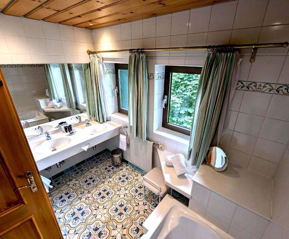 Koupelna v ubytování Hotel Zum Stern - Bergbahnen inklusive im Sommer 2025