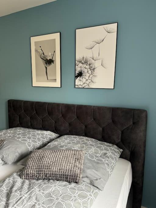 Postel nebo postele na pokoji v ubytování Elegant renovierte 2-Zimmerwhg