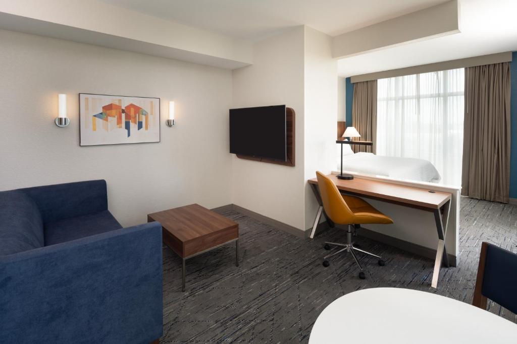 Holiday Inn Express Miami Airport-Blue Lagoon Area, an IHG Hotel - 