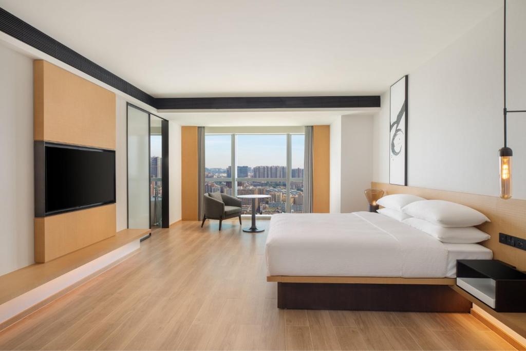 Postel nebo postele na pokoji v ubytování Fairfield by Marriott Shenzhen Bao'an