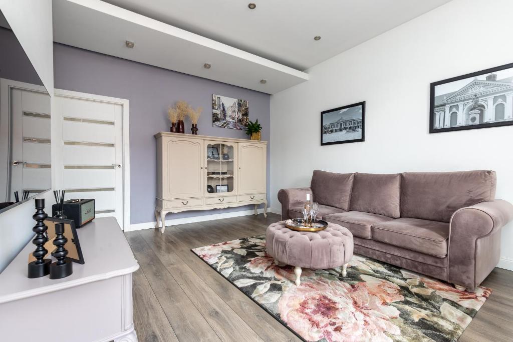 Ruang duduk di Rose Old Town Apartment