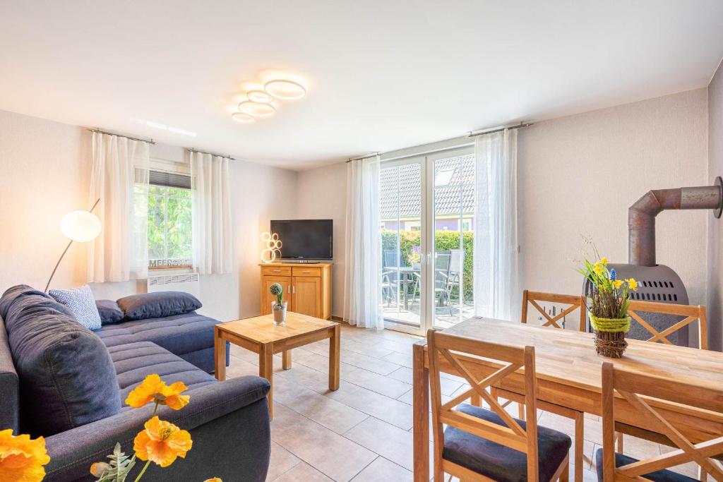 a living room with a couch and a table at FH Mimi in Ostseebad Karlshagen