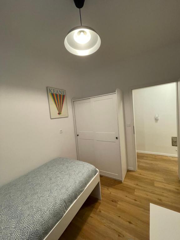 Postel nebo postele na pokoji v ubytování Tesla house
