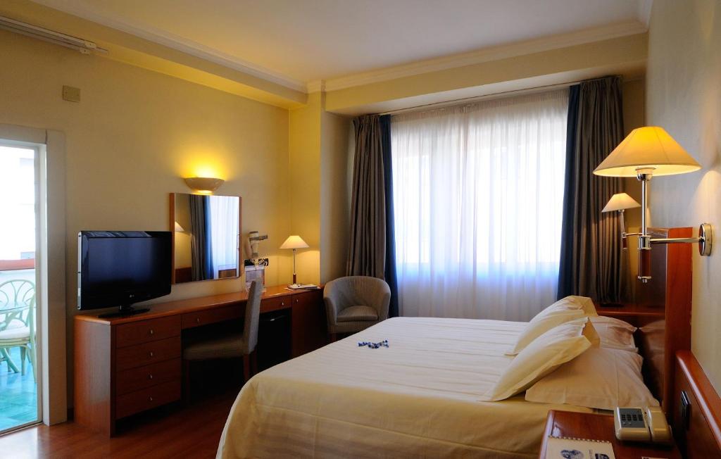 TV a/nebo společenská místnost v ubytování Best Western Hotel Globus