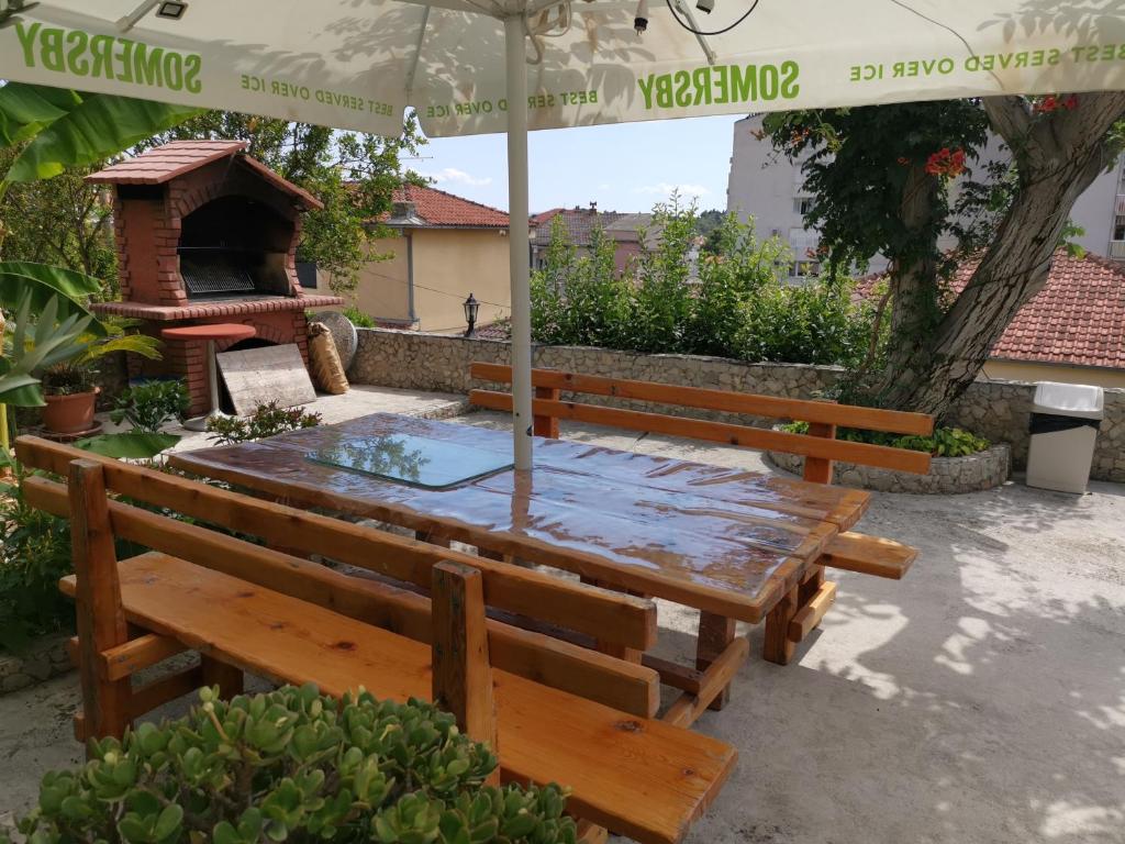 Patio nebo venkovní prostory v ubytování Apartmani Rudelj