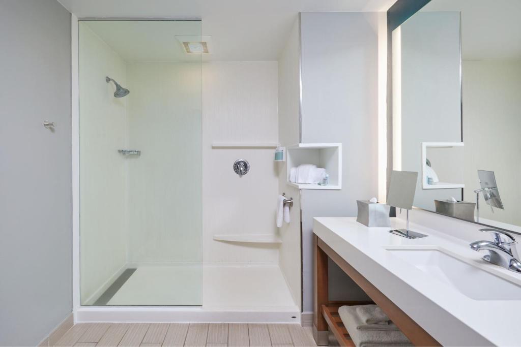 Um banheiro em Courtyard by Marriott Oahu North Shore