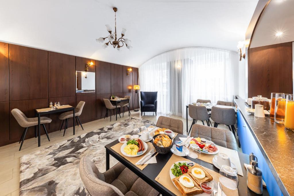 A1 Royal Plaza - Resim 4