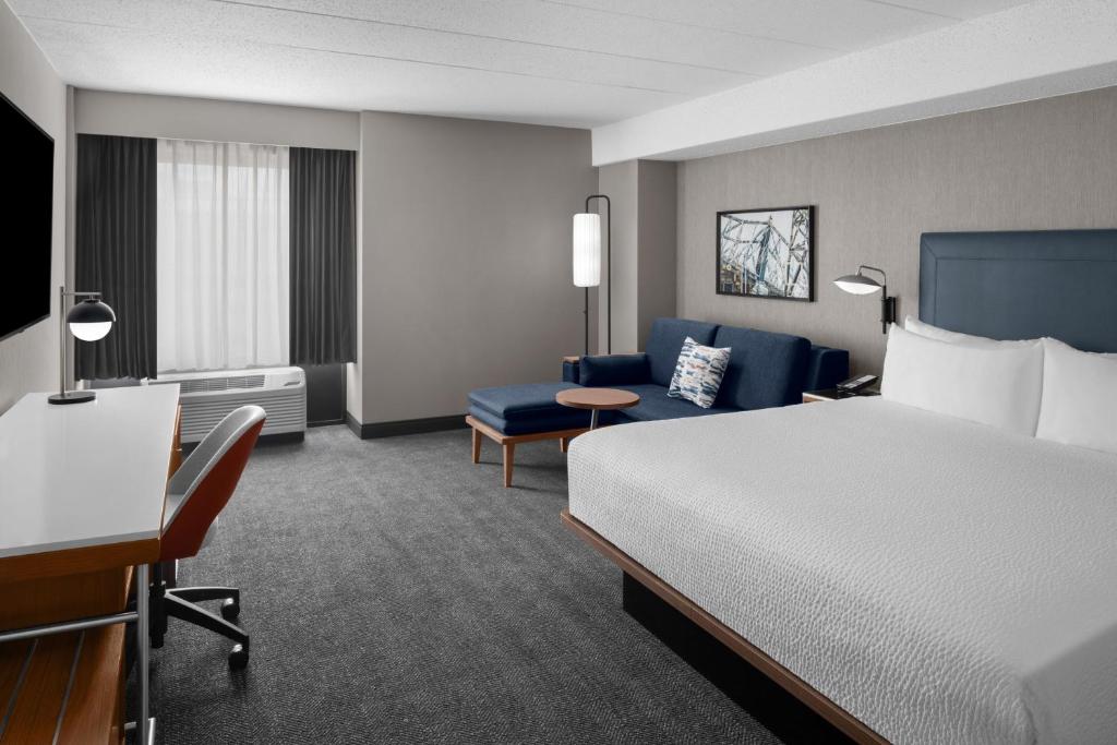 Courtyard by Marriott Pittsburgh University Center - Corner King Room Con Divano Letto