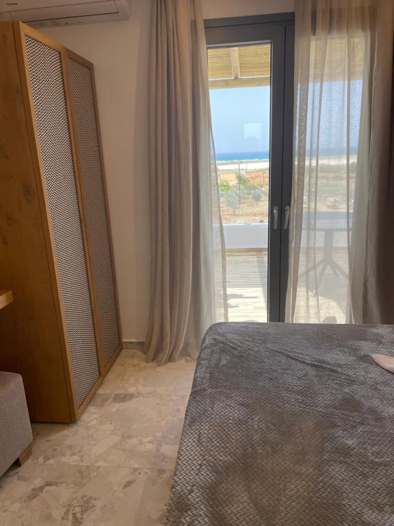 Postel nebo postele na pokoji v ubytování Latramys Suites