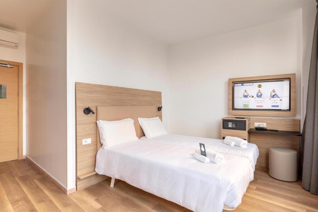 Postel nebo postele na pokoji v ubytování B&B Hotel Pomezia Roma