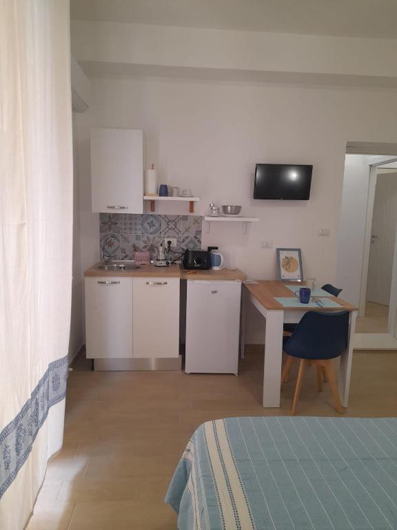 Kuchyň nebo kuchyňský kout v ubytování Beach Rooms 1 Self Check-in
