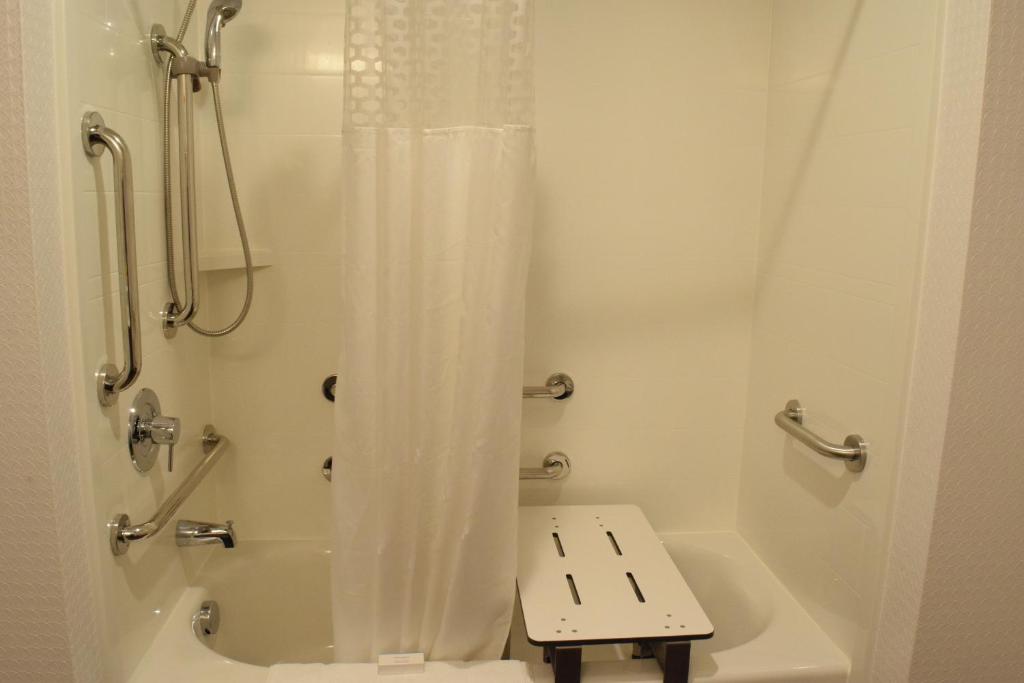 Koupelna v ubytování Hampton Inn Hamburg