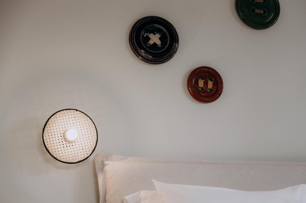 Postel nebo postele na pokoji v ubytování ALS COMFORT SUITES