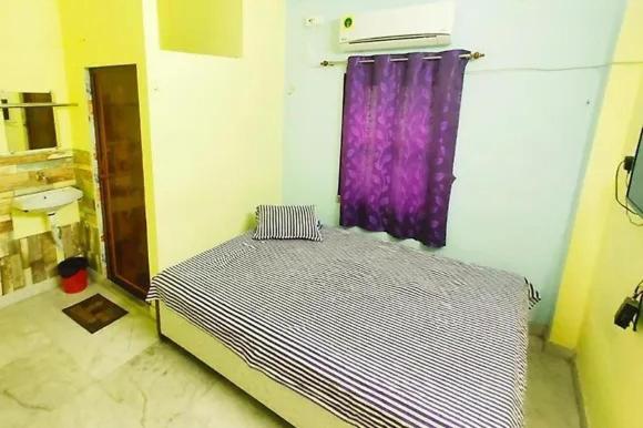 Postel nebo postele na pokoji v ubytování Amar priya guest house