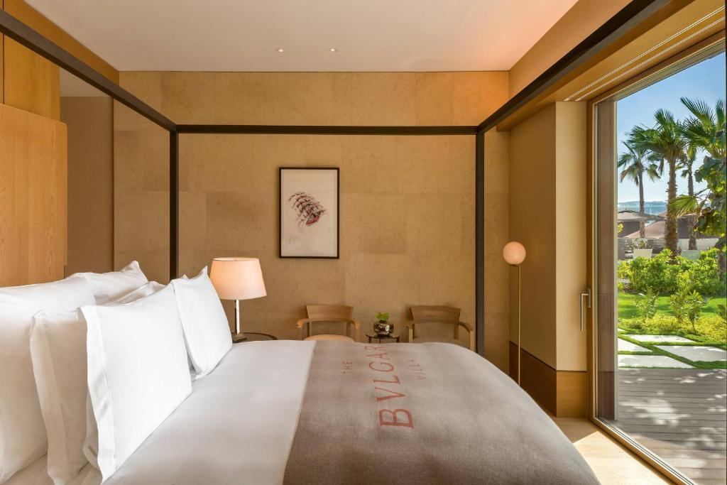 Postel nebo postele na pokoji v ubytování Bvlgari Resort Dubai