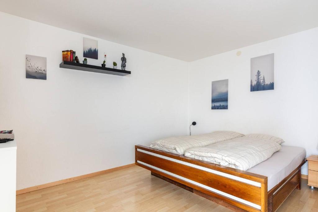 Postel nebo postele na pokoji v ubytování Simple flat in Saas Fee