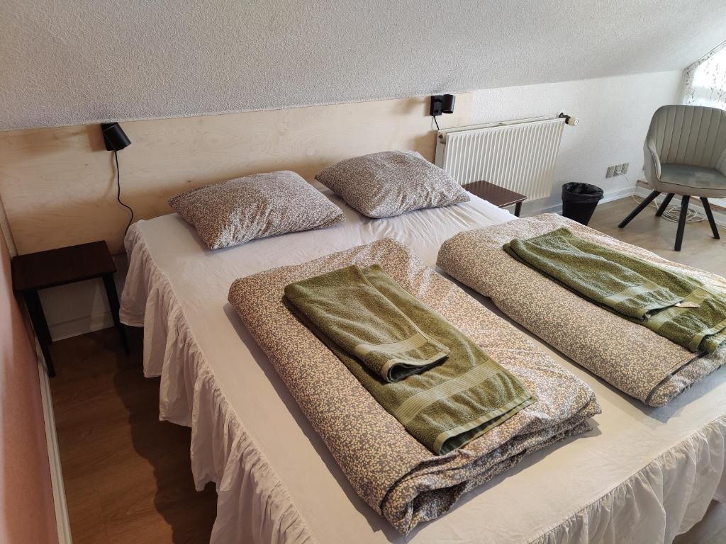 Postel nebo postele na pokoji v ubytování Kristinebjerg