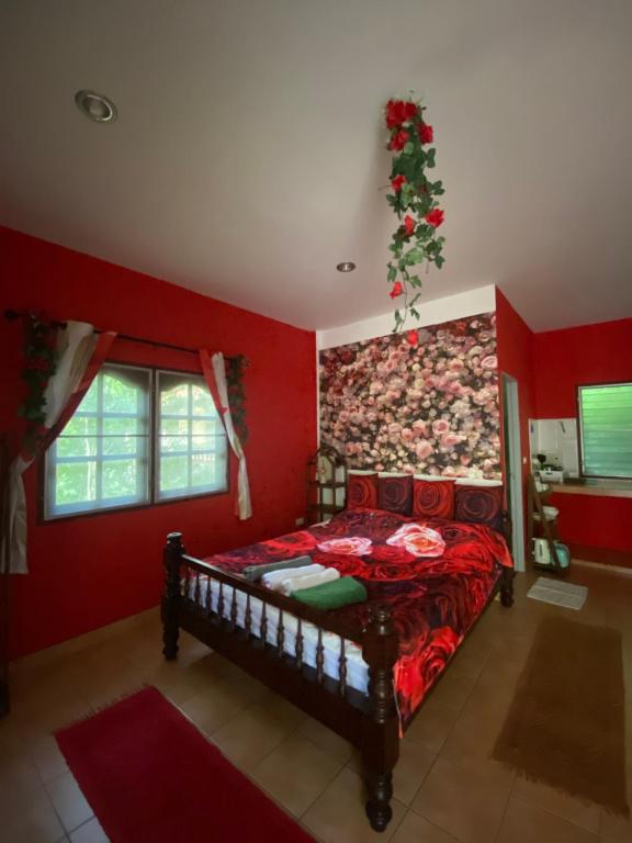 Ένα ή περισσότερα κρεβάτια σε δωμάτιο στο Rose bungalow at Ya Nui beach