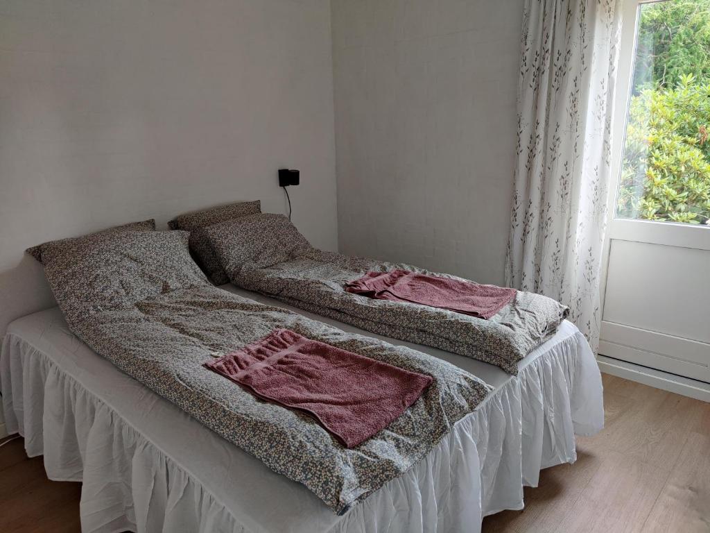 Postel nebo postele na pokoji v ubytování Kristinebjerg