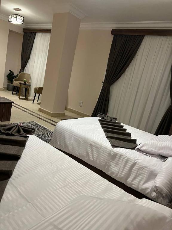 Postel nebo postele na pokoji v ubytování Aziz Egypt Pyramids Hotel