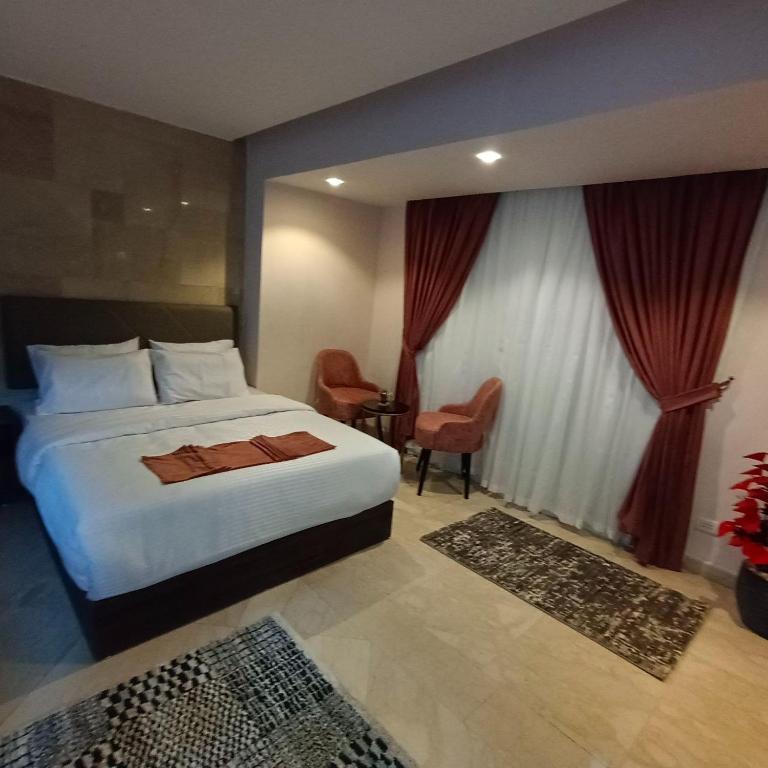 Postel nebo postele na pokoji v ubytování Aziz Egypt Pyramids Hotel