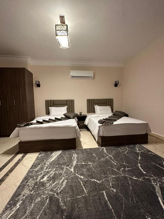 Postel nebo postele na pokoji v ubytování Aziz Egypt Pyramids Hotel