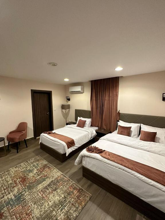 Postel nebo postele na pokoji v ubytování Aziz Egypt Pyramids Hotel