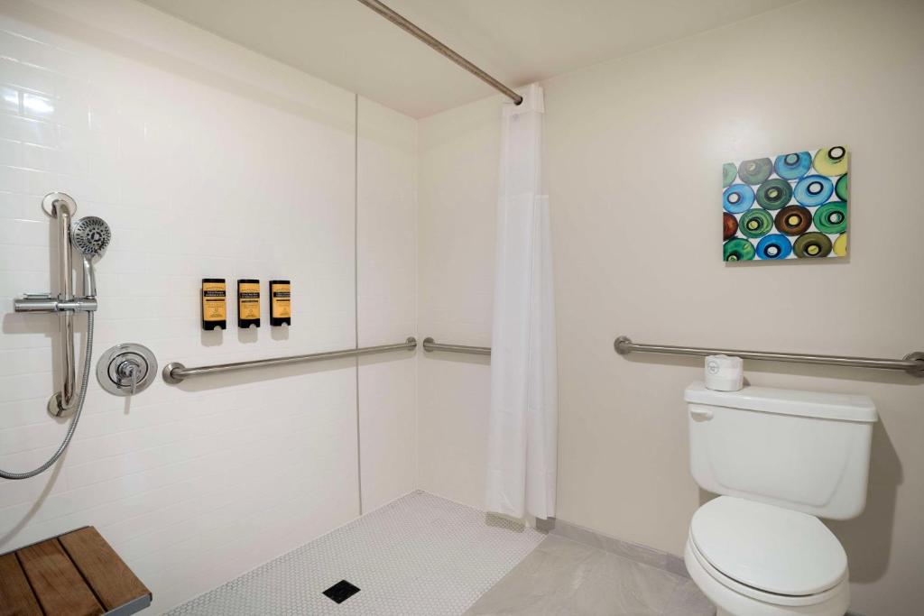 Best Western Plus Inn at the Vines photo