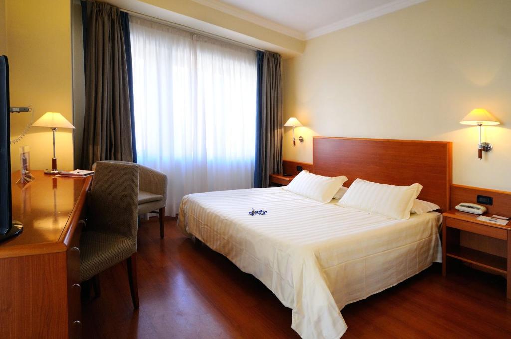 Postel nebo postele na pokoji v ubytování Best Western Hotel Globus