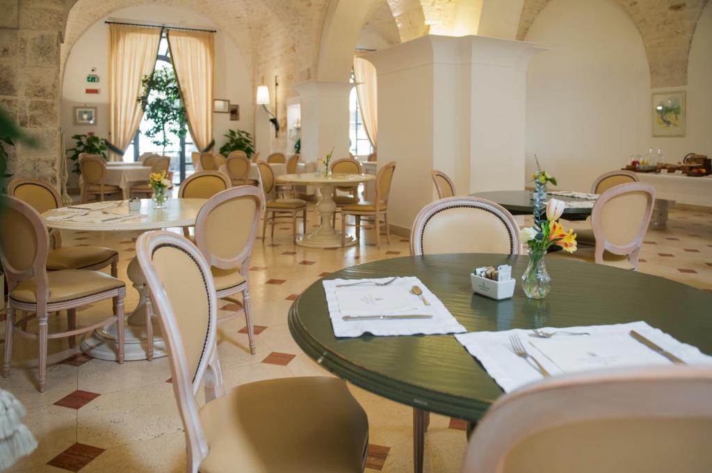 Posezení v ubytování OSTUNI PALACE - Hotel Bistrot & SPA