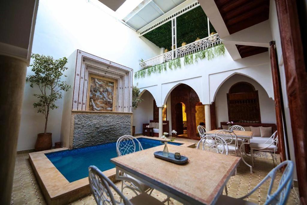 Bazén v ubytování Riad Oum h&N B&B nebo v jeho okolí