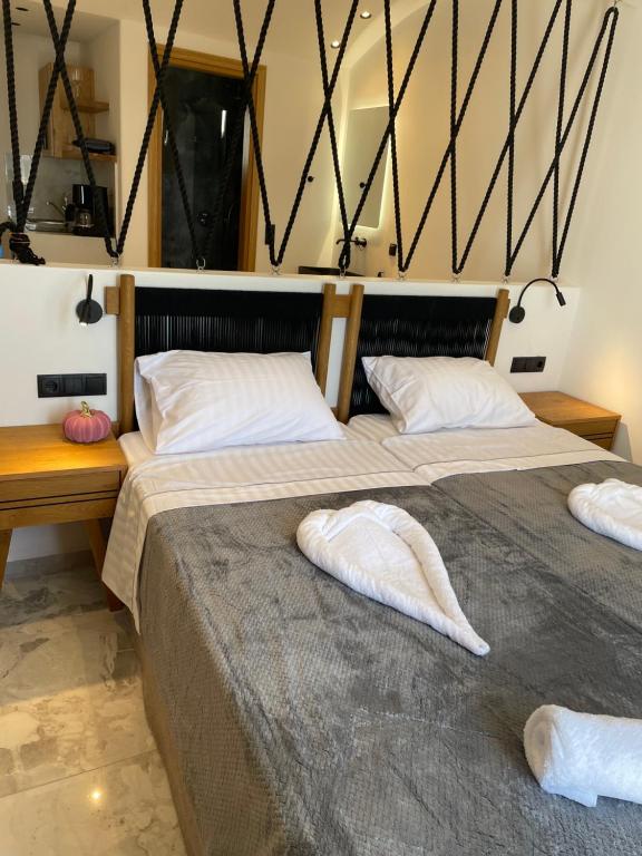Postel nebo postele na pokoji v ubytování Latramys Suites